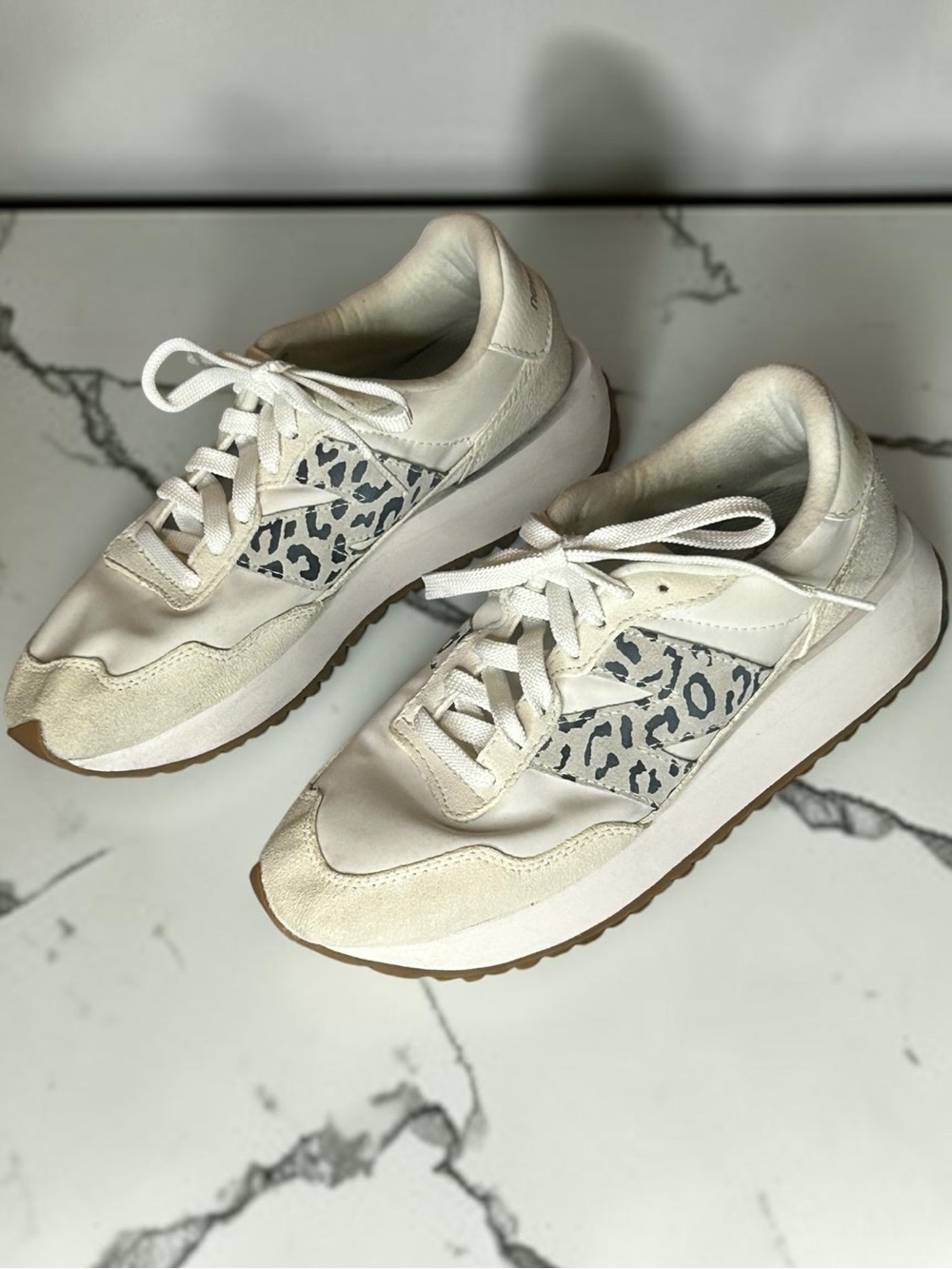 New Balance Cream Black Gray Leopard Accent Lace-Up Sneakers 237